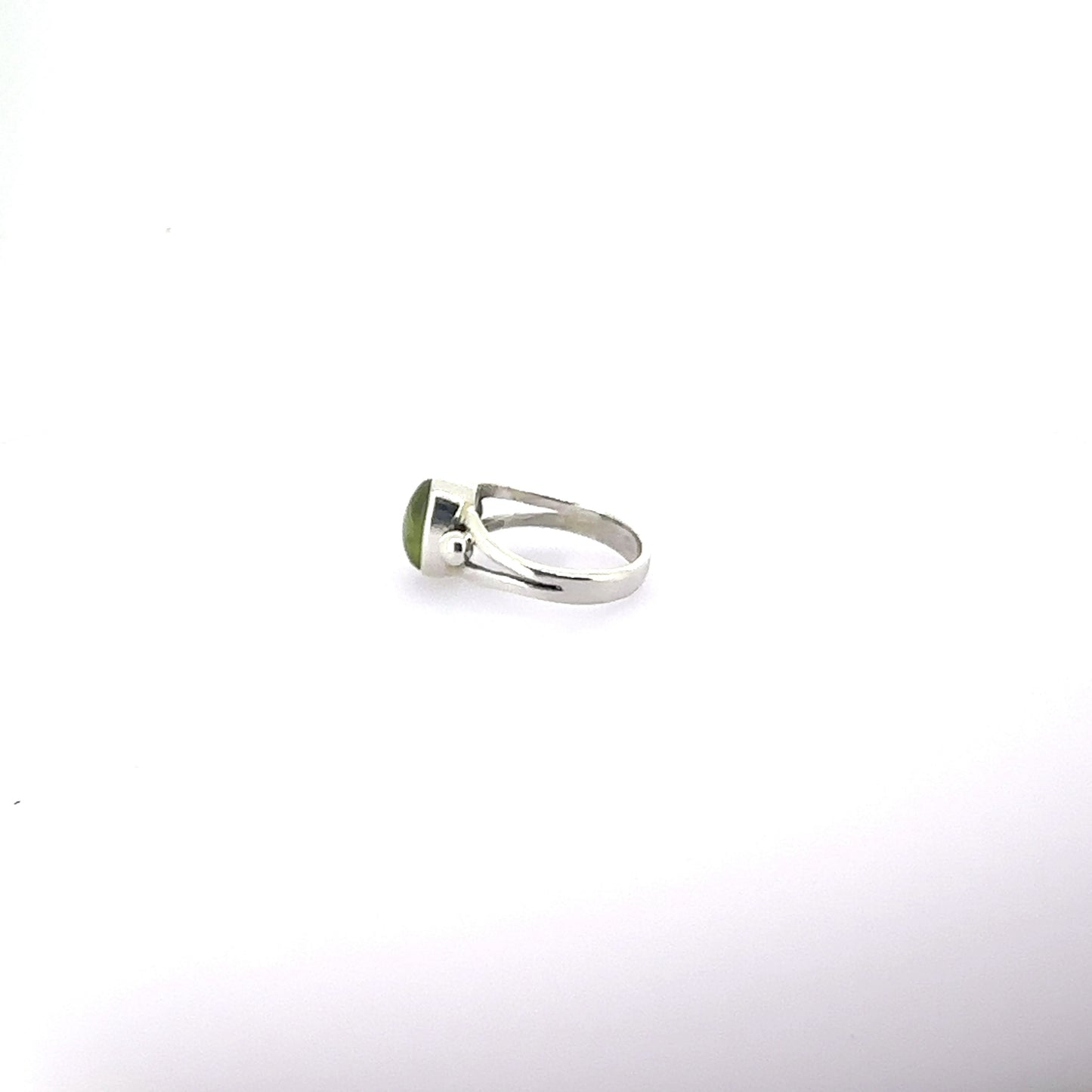 Silver peridot cabochon ring