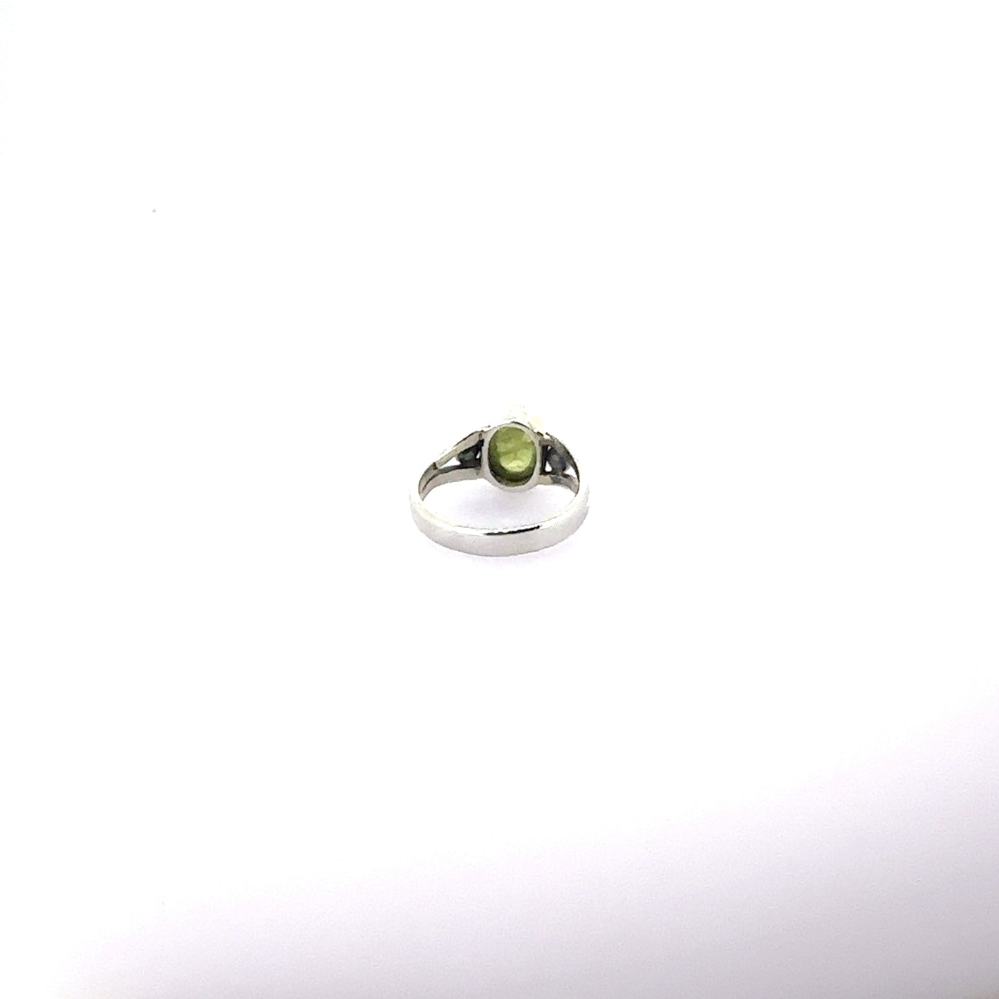 Silver peridot cabochon ring